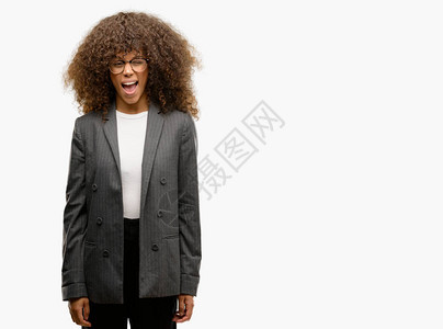 身戴眼镜的非裔美国女商人用感的表情欢乐和快乐的脸图片