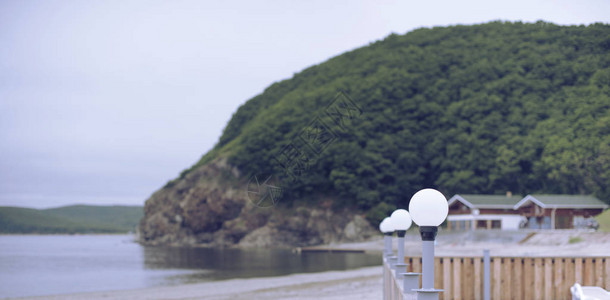 班纳海滨夏季风景单色水卵石自然山湾海图片