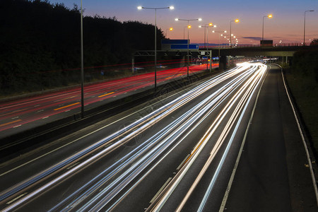 夜间英国高速公路图片