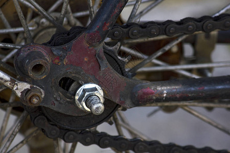 旧自行车链条油污图片