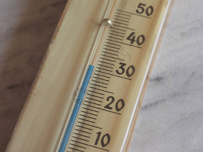 温度计恒温器测量显示炎热天气30C或寒冷天气F图片