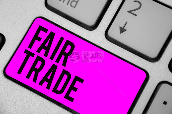 显示公平贸易的文字符号概念照片制造商向生产商支付的小幅增加键盘紫色键意图创建计算机图片