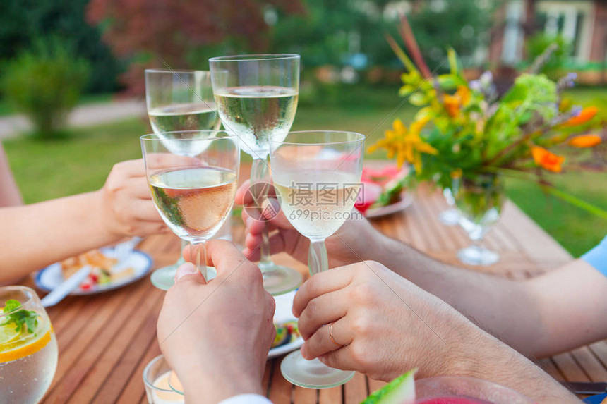 周末盛宴提前开启多场焦点战连番上演利物浦曼城皇马巴萨尤文巴黎轮番登场