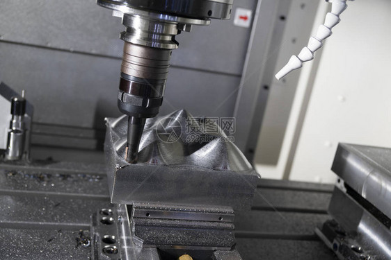 CNC磨机在使用指数式球末端工具的粗糙过程中切割了模具部分高科技制造工艺图片