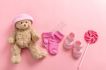 粉红背景顶视图复制空间上的婴儿图片