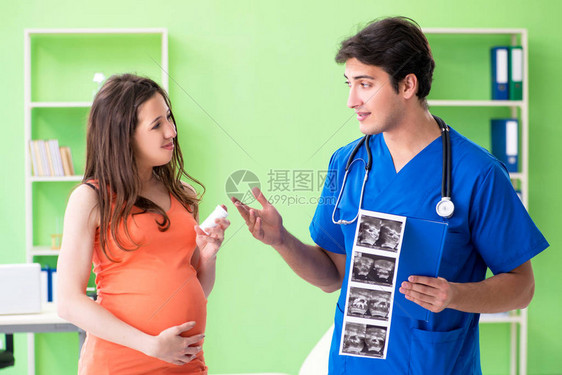 孕妇到诊所看男妇科医生图片