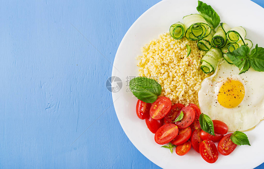 健康早餐饮食菜单小米粥和西红柿黄瓜图片