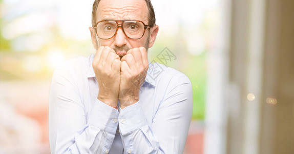 害怕和紧张地表达焦虑和恐慌的姿态高清图片下载-正版图片505228192-摄图网