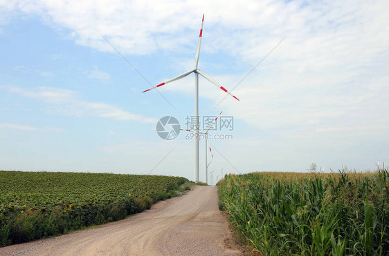 风力涡轮机可再生能源乡村景观图片