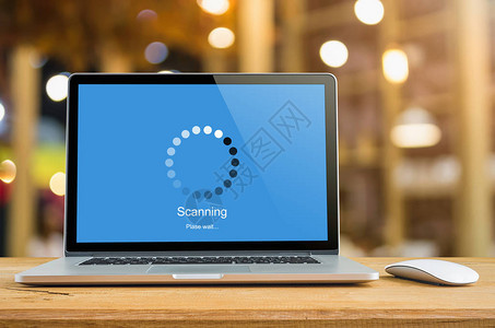 手提电脑在桌上扫描栏载负等待数字显图片