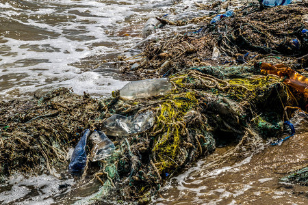 用塑料污染世界海洋的污染图片