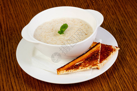 早餐米粥配面包图片