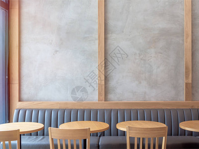 空地混凝土墙和木椅木质圆桌和咖啡厅内图片
