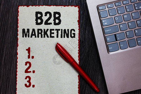 B2B营销概念意指伙伴关系公司供应链兼并铅和的回收报废纸红色边界红标记黑标计算机键盘木质背景材料1图片