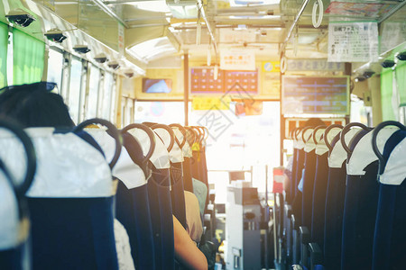 日本冲绳Naha当地巴士与乘客同在日本冲绳图片