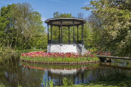 荷兰阿姆斯特丹Vondelpark拥有美丽的公园亭和背景图片
