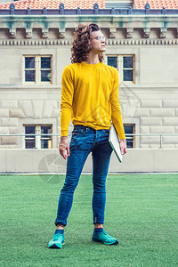 在纽约市学习的西班牙裔美国大学生图片