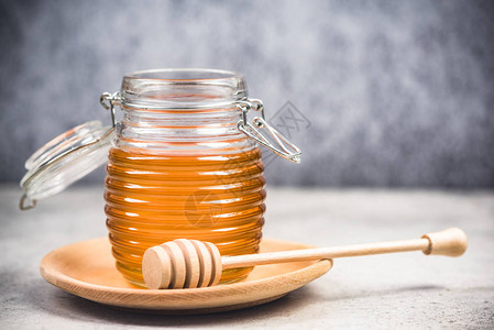 蜂蜜在罐子图片