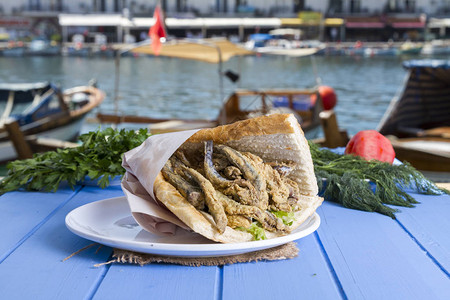 土耳其传统美味的欧洲深干鱼肉三明治成分图片