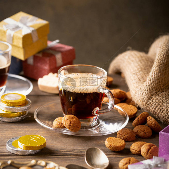 荷兰节日Sinterklaas咖啡节早餐Kruidnoton传统甜品和礼物圣尼古拉日概图片