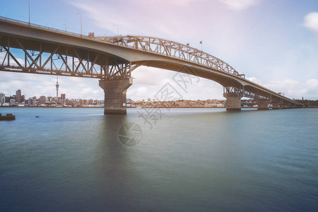 新西兰奥克兰的奥克兰海港大桥图片