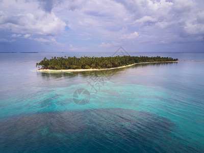 热带原热带岛屿空中图片