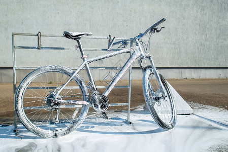 肥皂自助自行车清洗中的图片