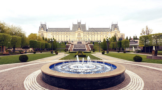 罗马尼亚Iasi广场和喷泉文化宫图片
