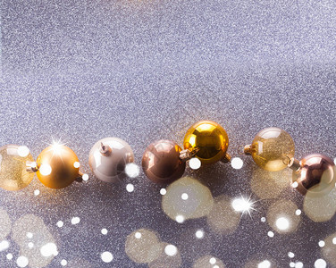 银和金的圣诞泡沫平坦在银背图片