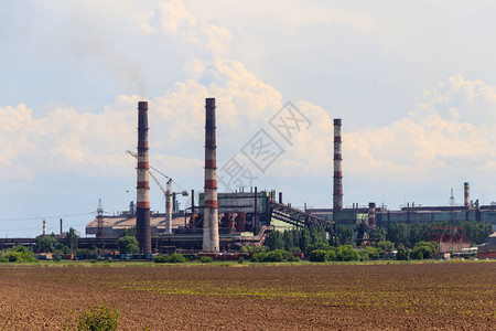 工业景观第聂伯罗彼得罗夫斯克地区尼科波尔的工厂景观Nikopol铁合金厂是一家位于乌克兰的锰铁合金及相关图片