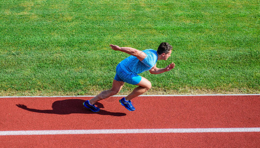 许多跑步者喜欢挑战延长耐力图片