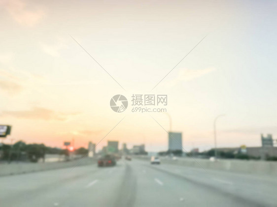 运动模糊635号州际公路I635公路交通与长车辆重型卡车空荡的道路图片