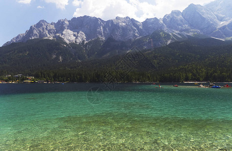 在Zugspitze附近的巴伐利亚图片