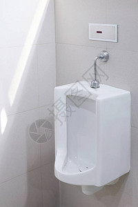 男户外厕所公共浴室的尿室内阴房Urinals白陶瓷闭图片