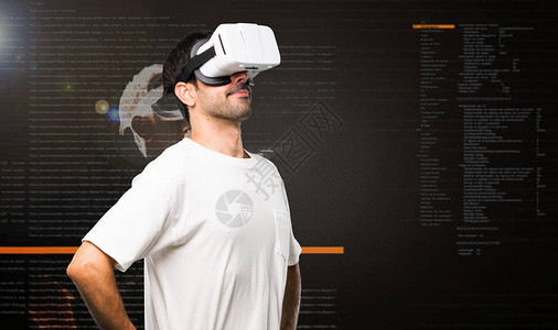 使用VR眼镜站和在虚拟现实模背景图片