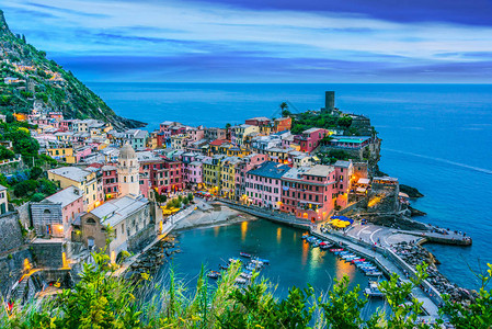 意大利古里亚LaSpezia省日落后意大利Liguria的Ver图片