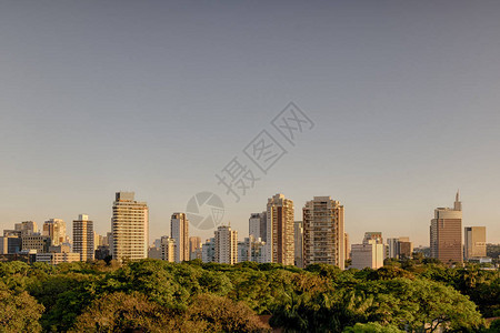 巴西圣保罗市的日落广场图片