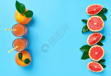 蓝色背景的新鲜树果汁广告布图片