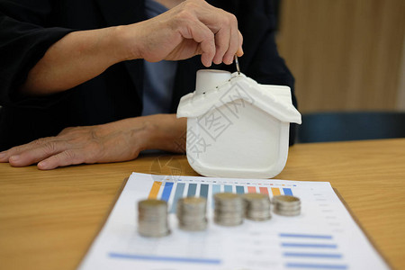 硬币堆叠和房地产购买计划按揭贷款房地产投资概念图片
