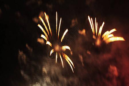 火场夜幕背景烟火圣诞节和新年庆祝活动图片