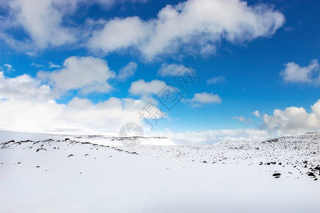 雪盖山顶在Langjokull冰川的山顶在黄金圆形的I图片