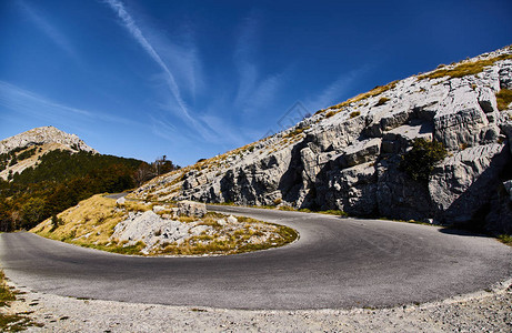 通往洛夫琴公园的道路从洛夫琴山看黑山的自然风光洛夫琴国图片