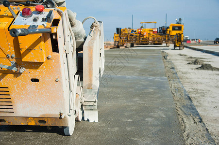 新建道路建设新工地的道路机图片