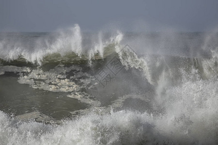 海浪突袭的详细照片北图片