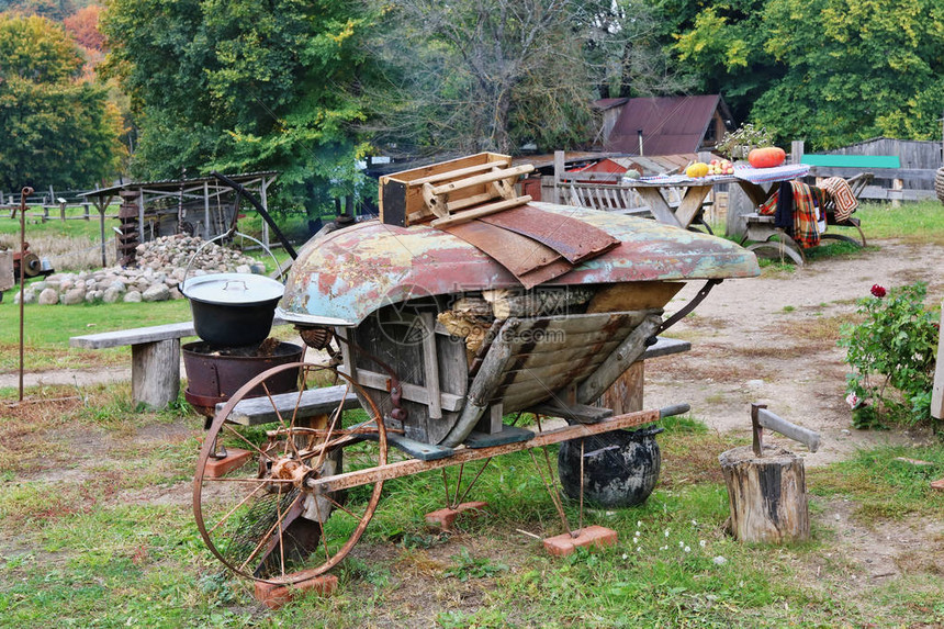 木柴的自制集装箱用铁轮老木车制造图片