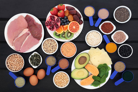 高蛋白质的健美运动员的健康食品图片