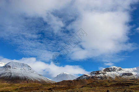 冰岛米夫坦的山和湖图片