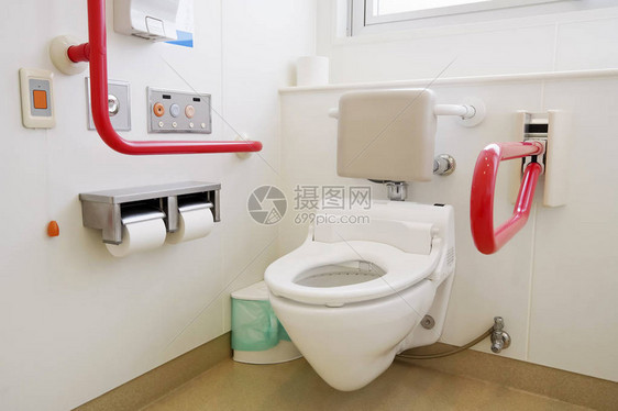 卫生间残疾人厕所的厕所和手扶器图片