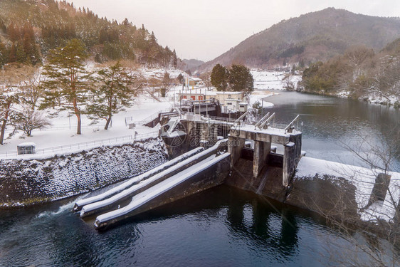 在日本富山大坝的景色图片