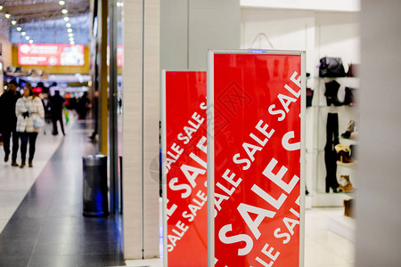 Boutique和销售标志Shop窗口在文章中显示销售情况图片